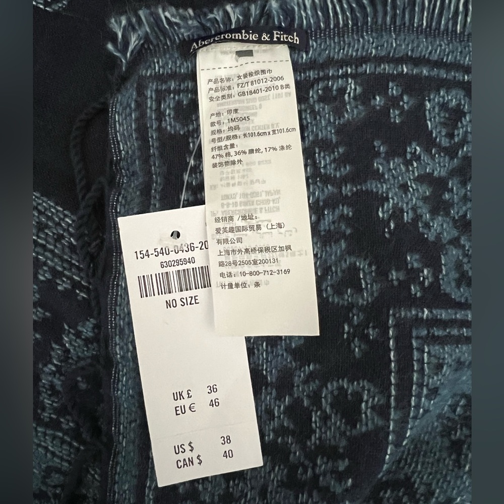 NWT Abercrombie & Finch large scarf